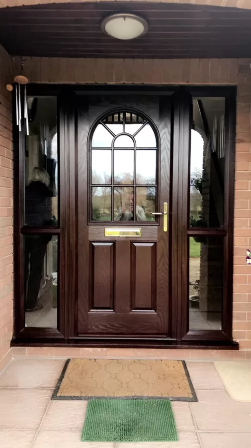 The Coldricks Ross-on-Wye - Door-Stop door with twin Side-Screens in Rosewood