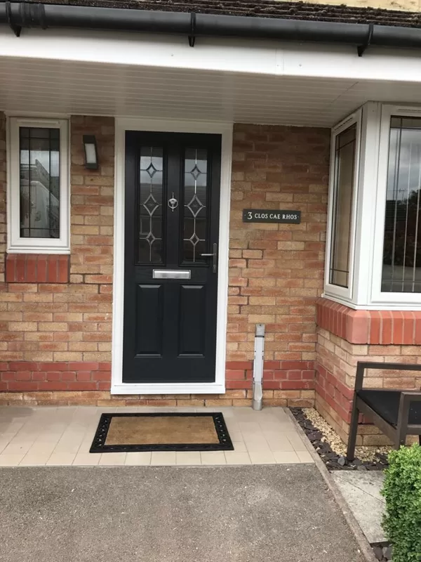 Door-Stop Door in Black